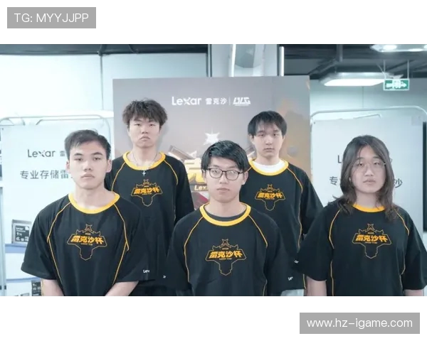 《电竞赛事盛况：全球顶级战队争锋竞技场，创新科技与激情对决》